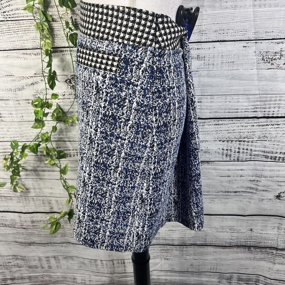 Cabi Skirt size 6 Black Hounds Tooth Blue Ponte Knit Pockets Knee A Line Stretch - Picture 9 of 11